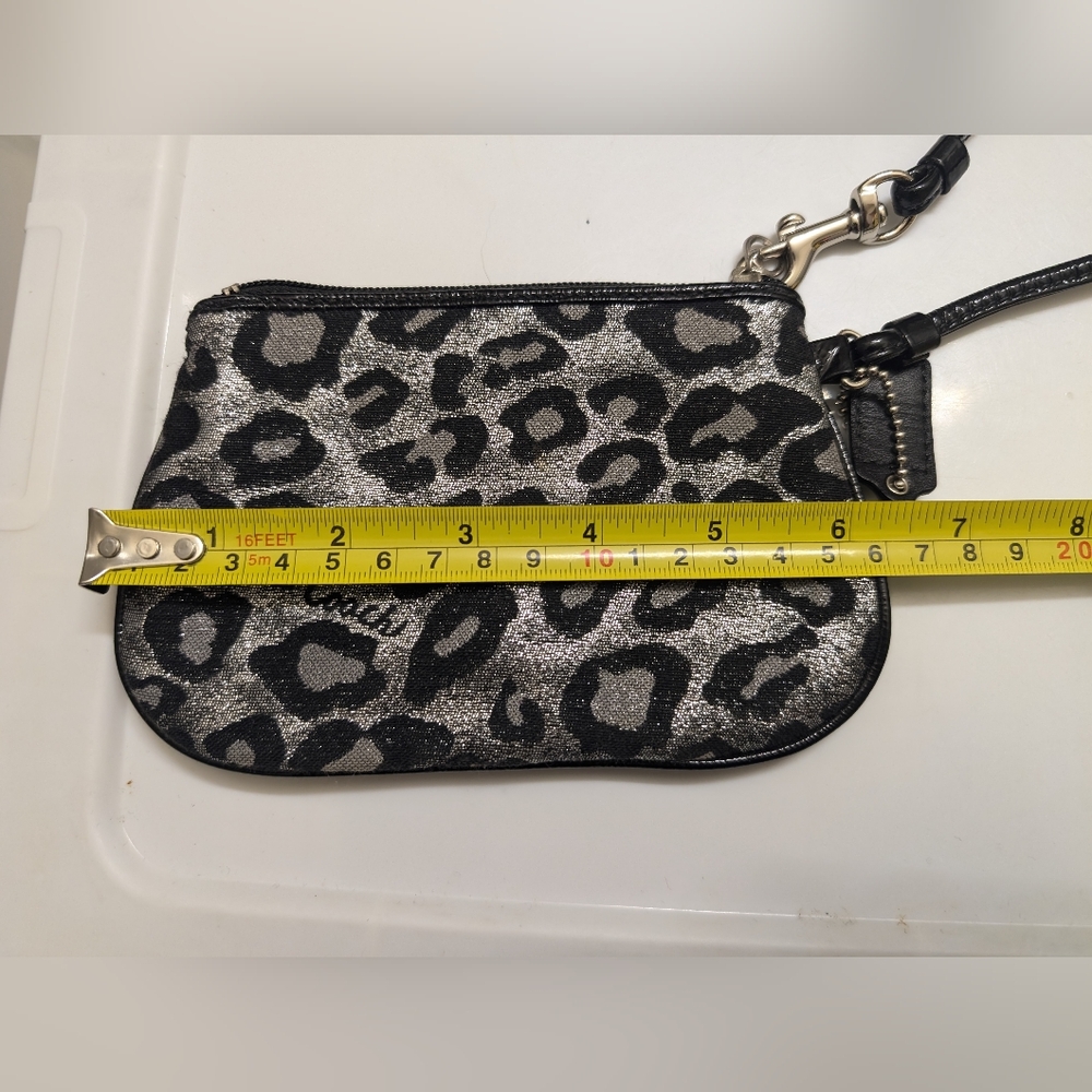 Coach Wristlet Animal Print - Picture 10 of 11